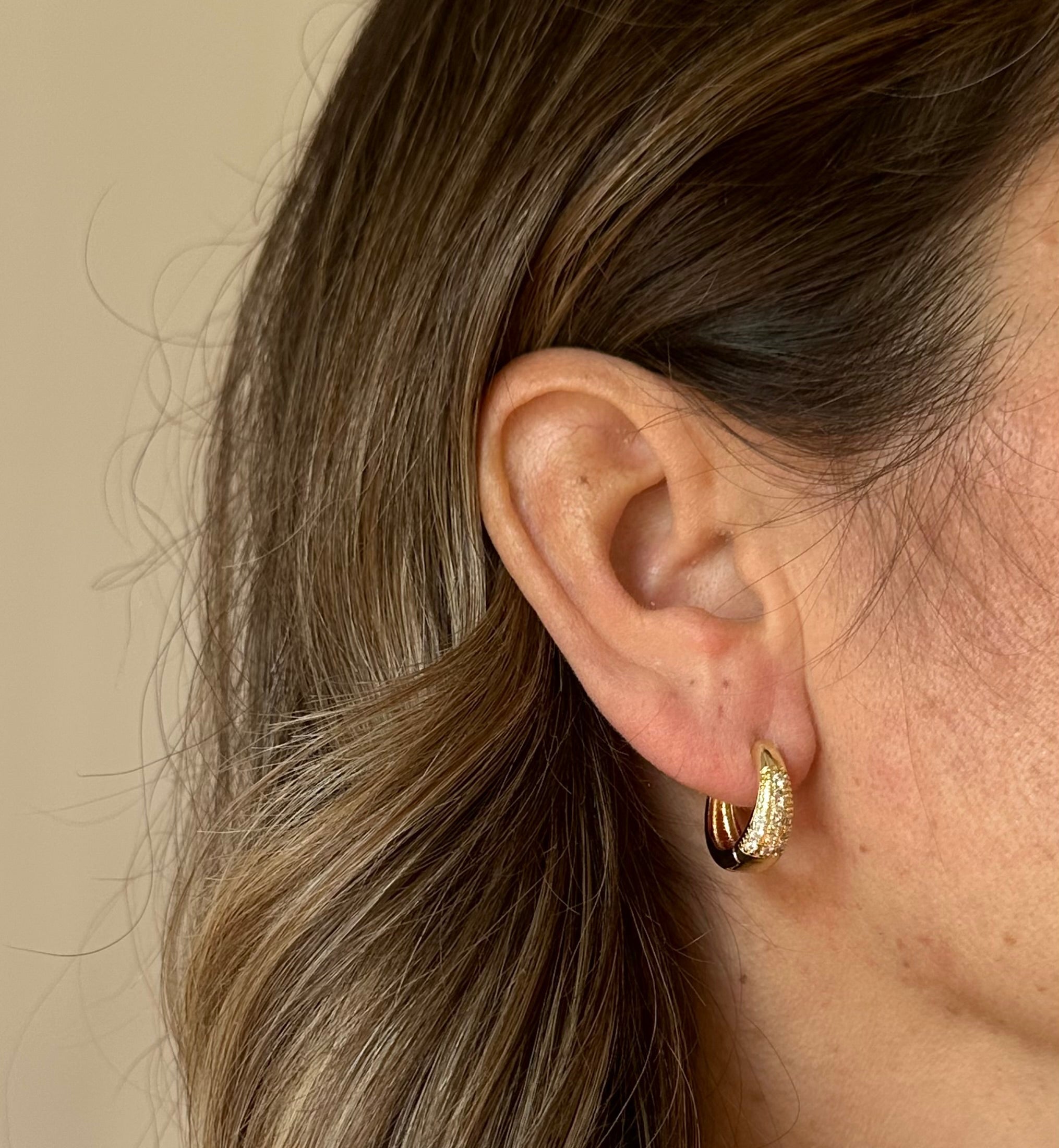 Orecchini a scatto 3 file zirconi brass