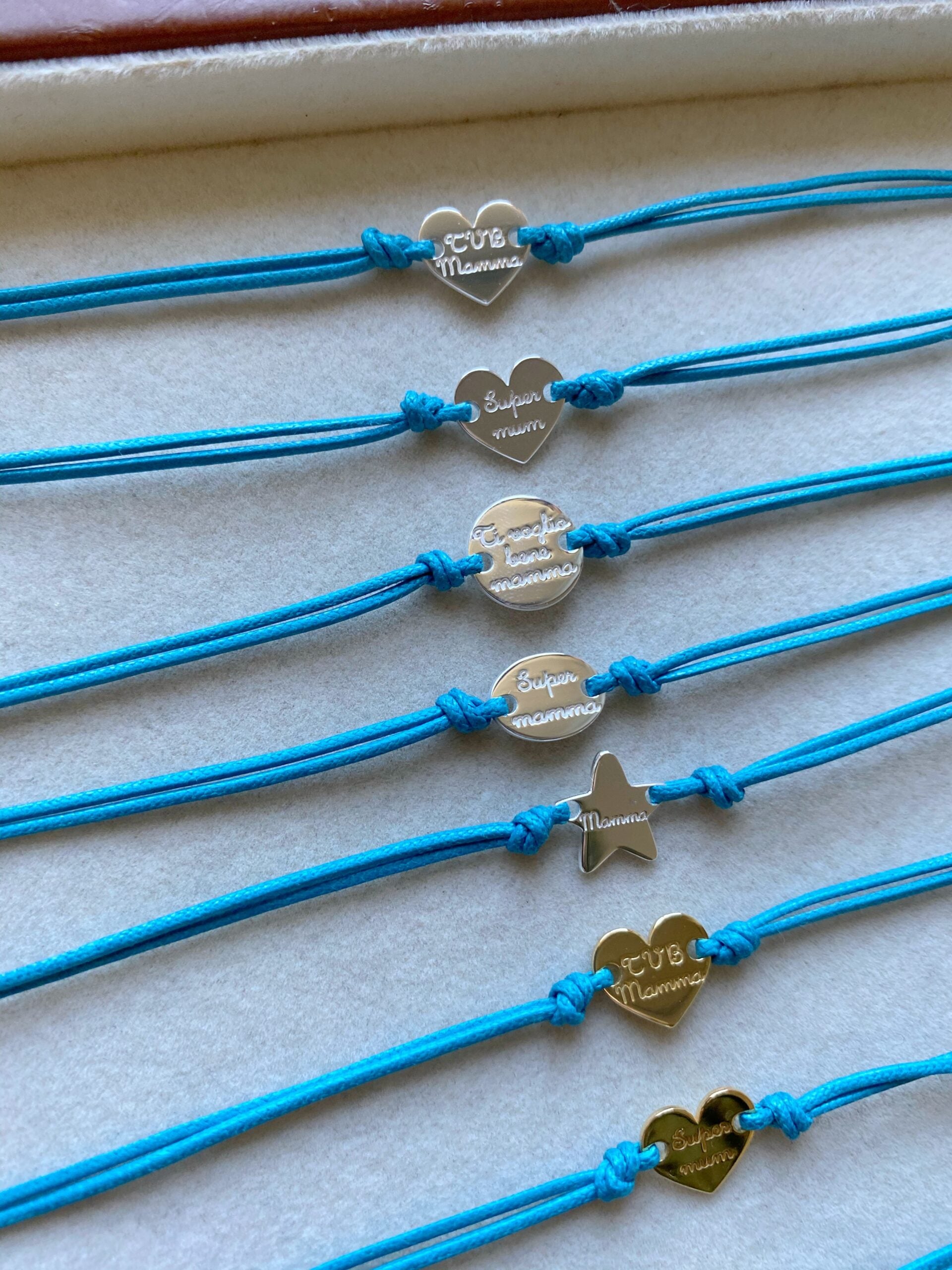 Bracciale personalizzabile con cordino colorato e gancio