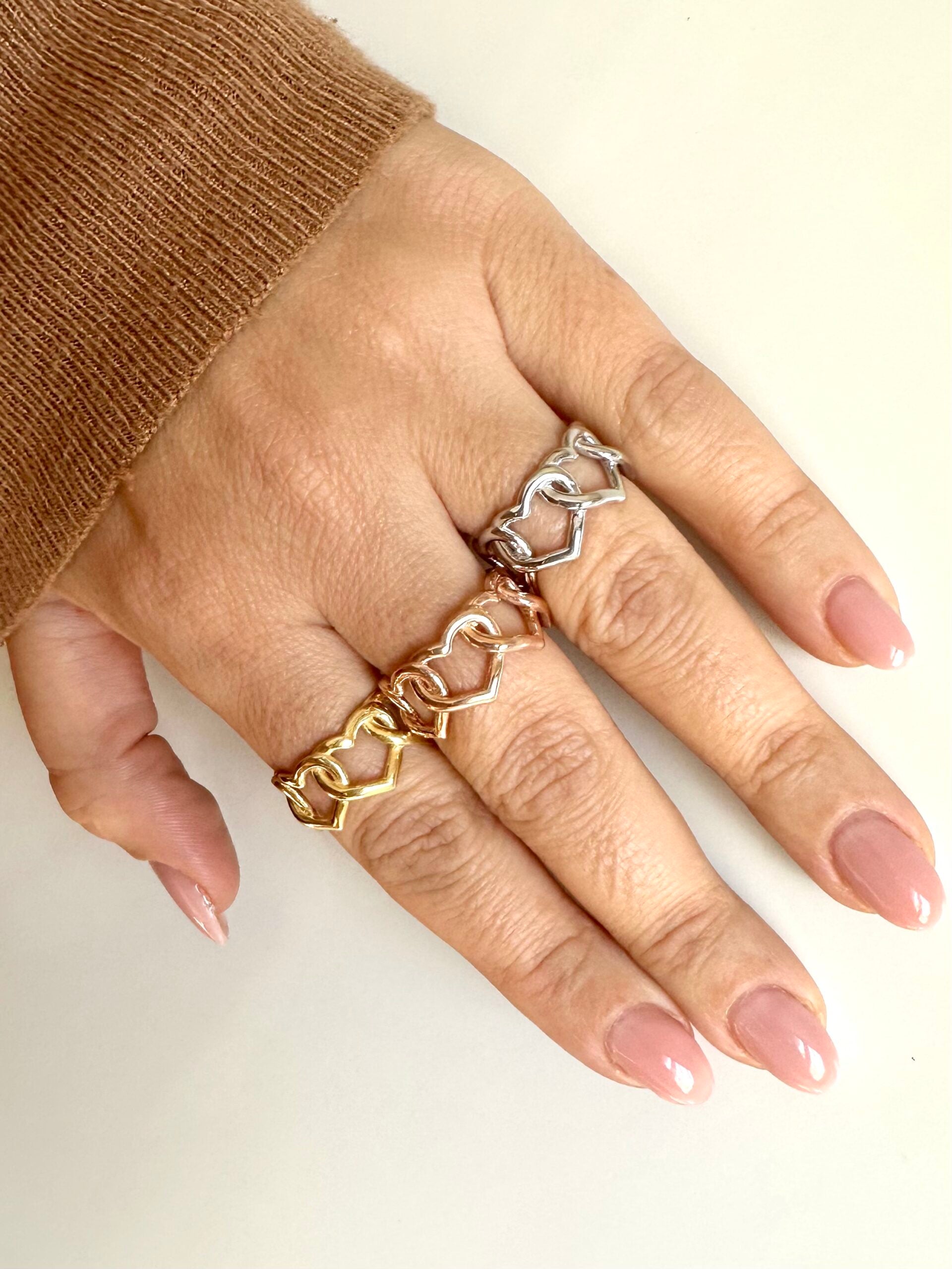 Anello fascetta cuori forati