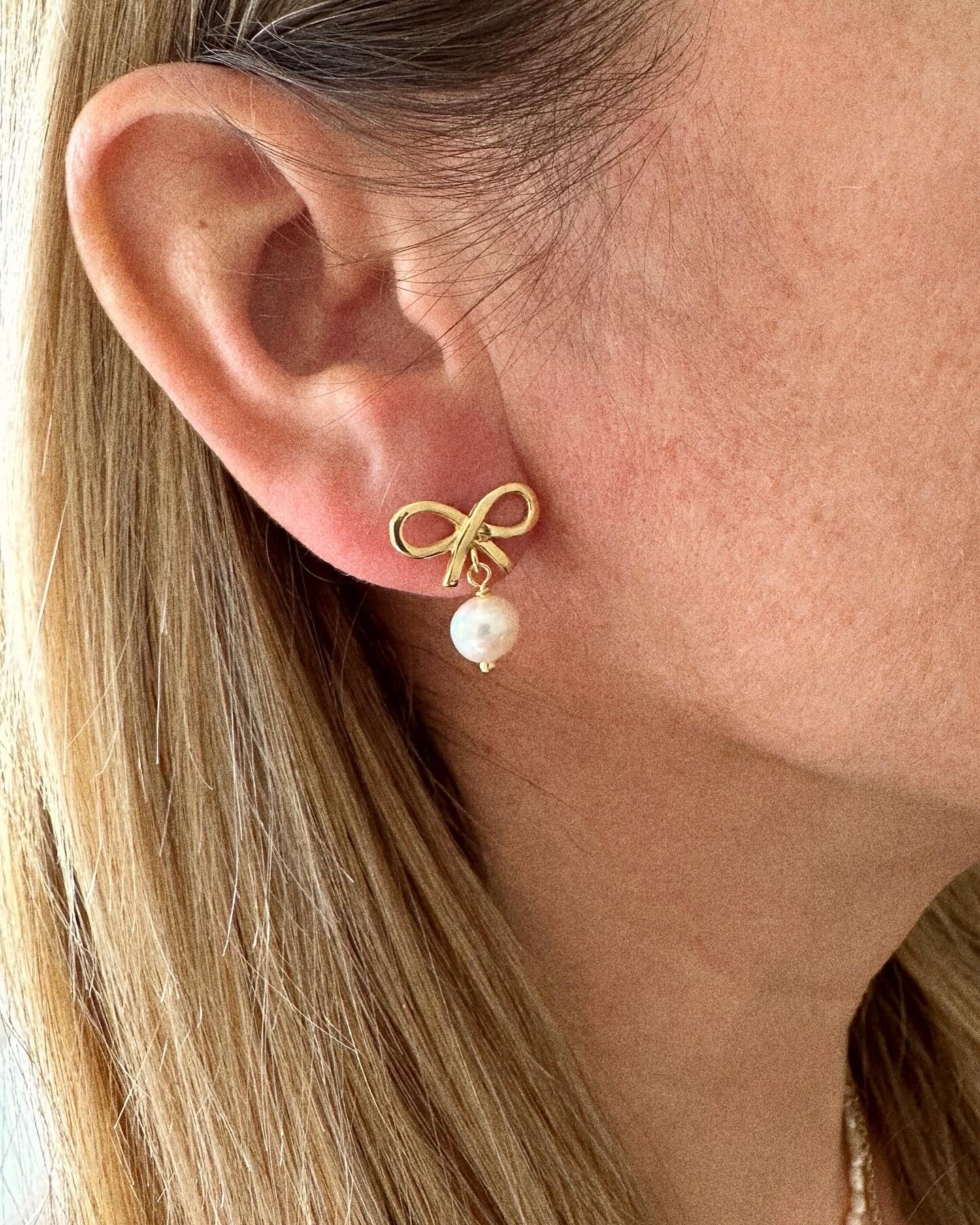 Orecchini ribbons a lobo e perla tonda
