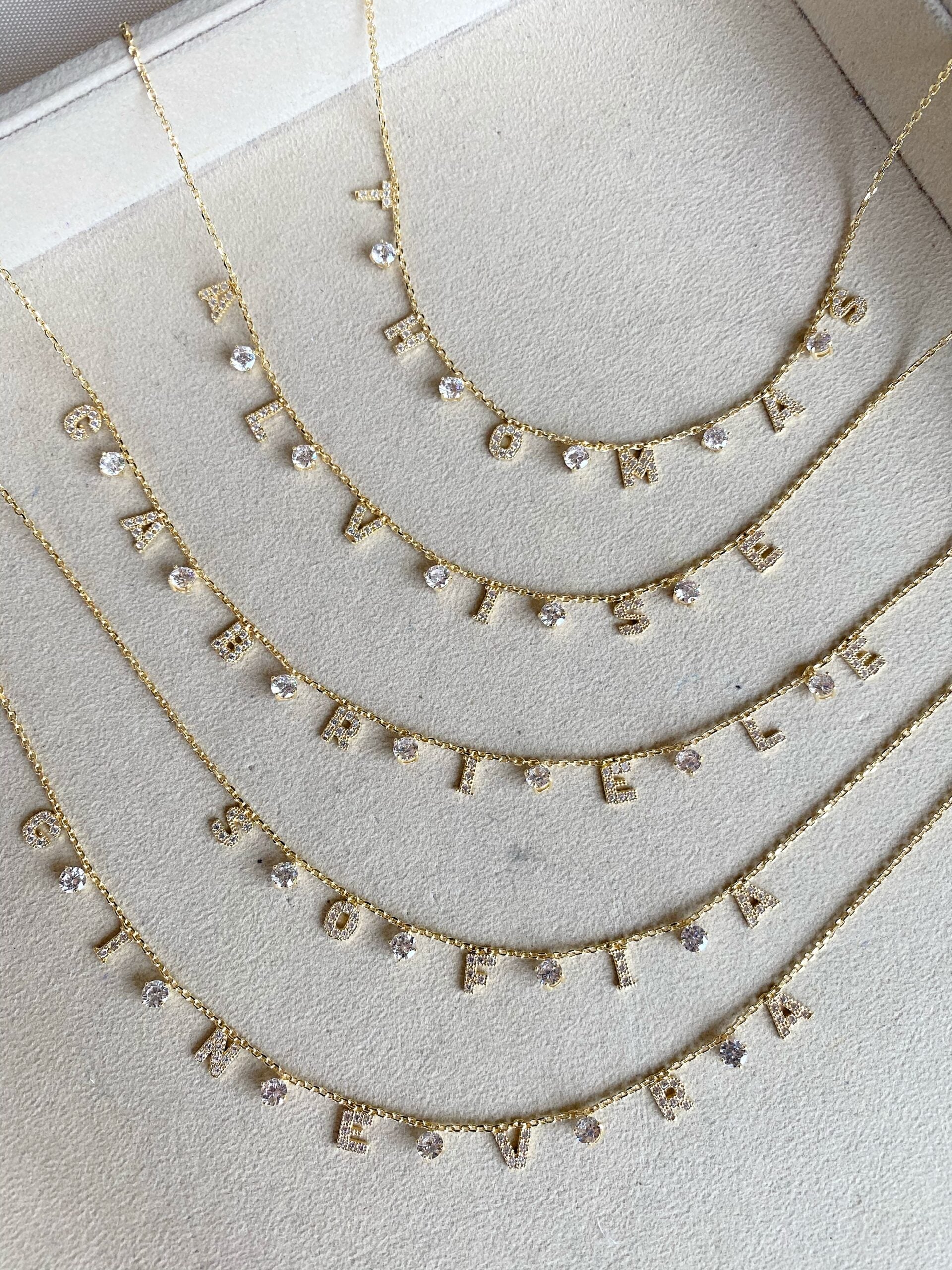 Collana amore personalizzabile lettere zirconi e punti luce bianchi o multicolor