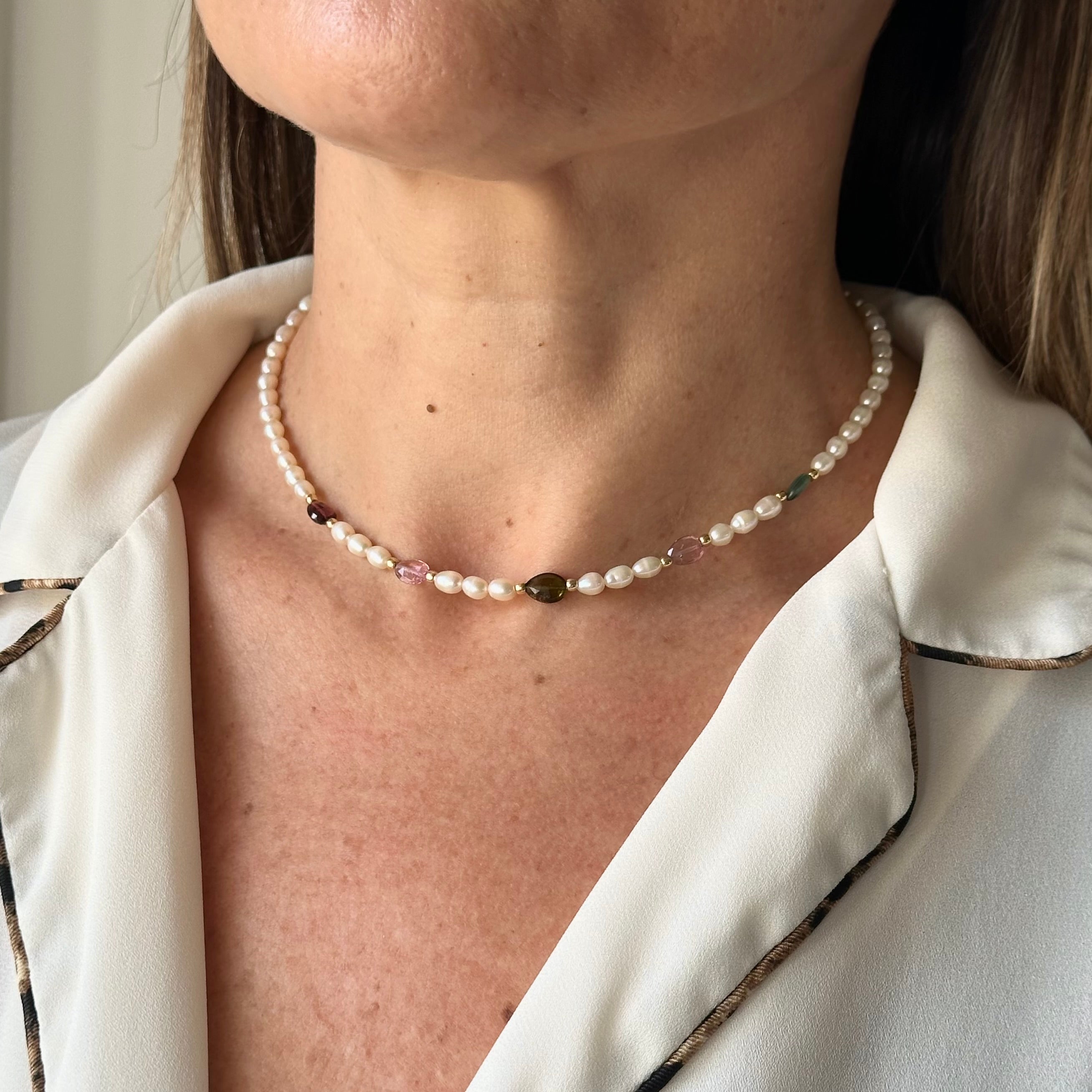 Collana perle scaramazze e cristalli goccia colorati