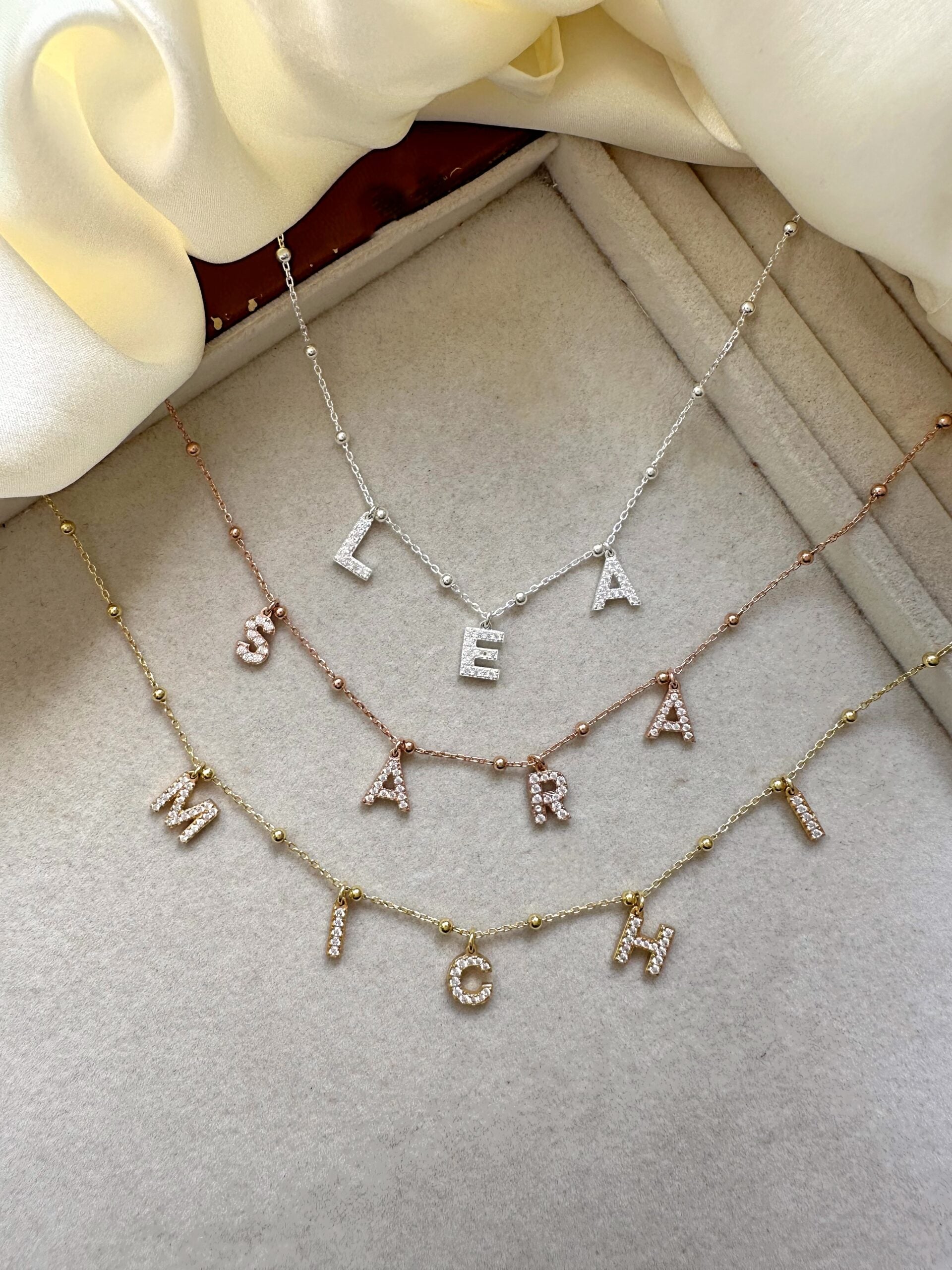 Collana rosario lettere zirconi personalizzabile