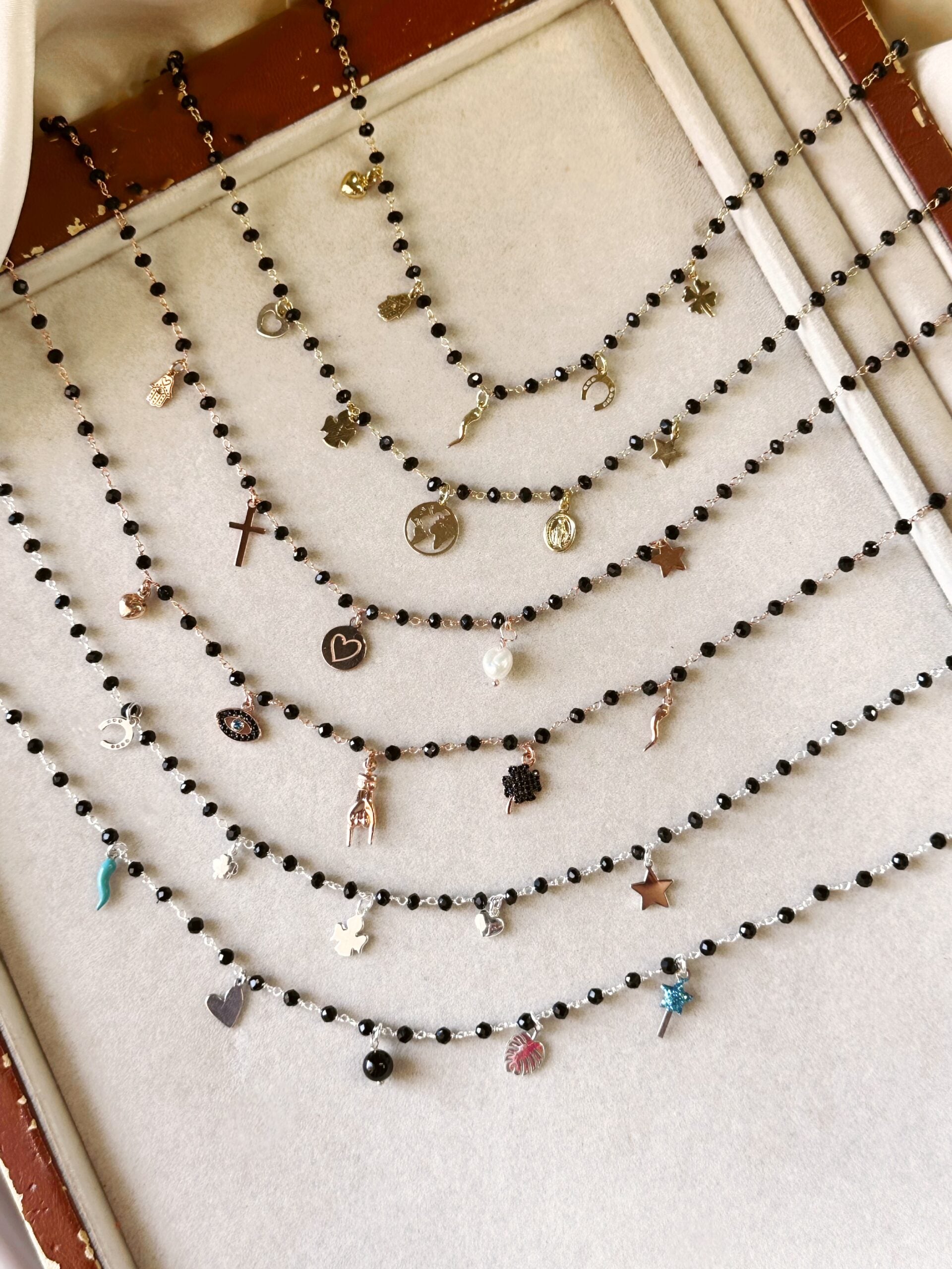 Collana multicharms Unica con catena cristalli