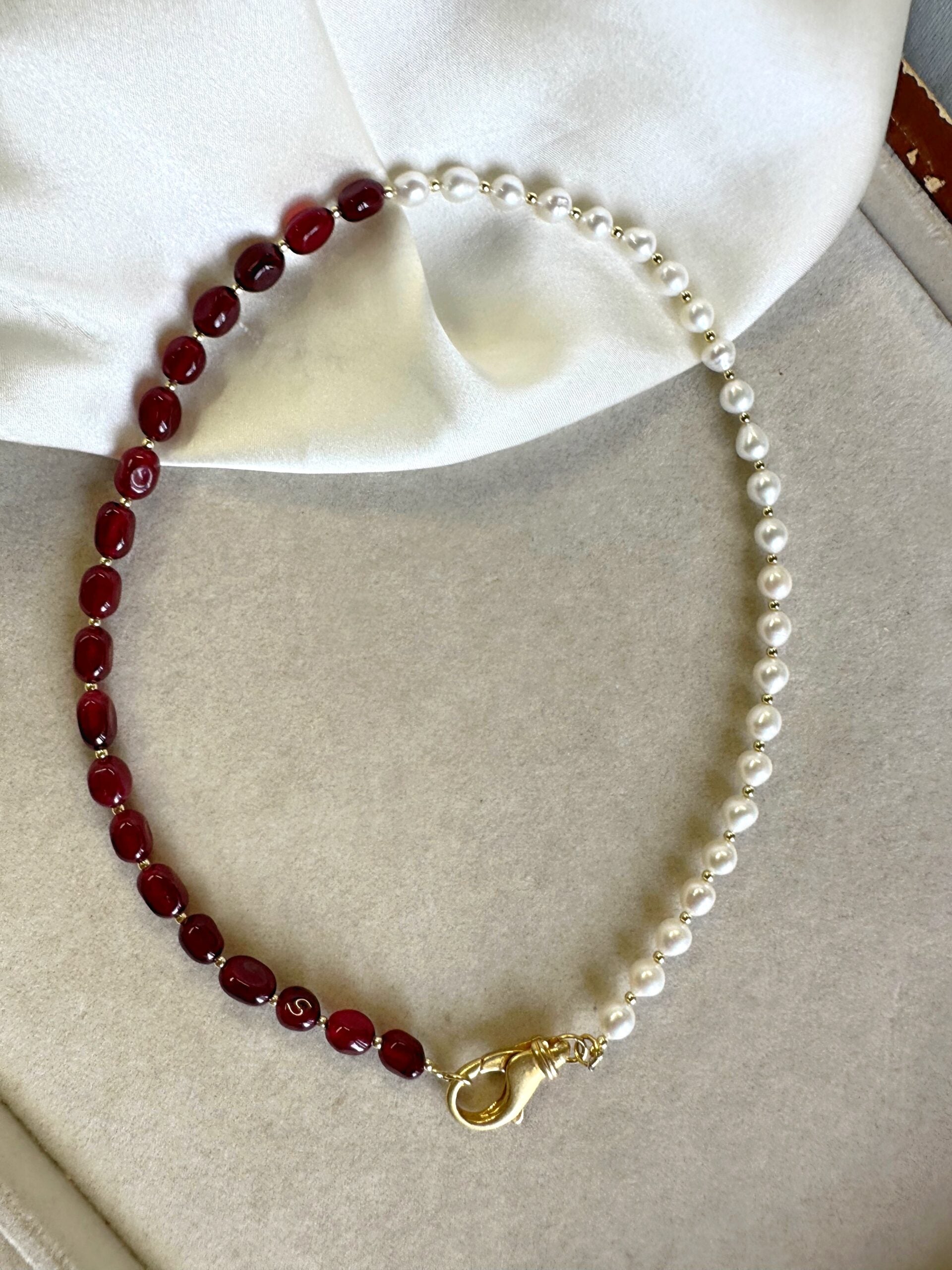 Collana Burgundy