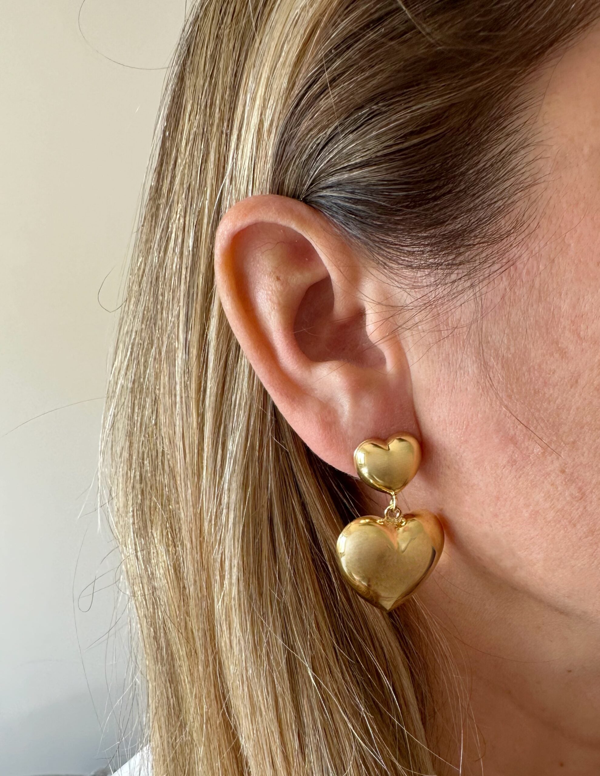Orecchini a lobo doppio cuore bombato