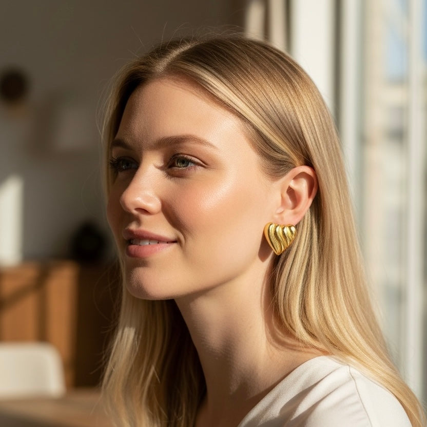 Orecchini cuore rigato brass