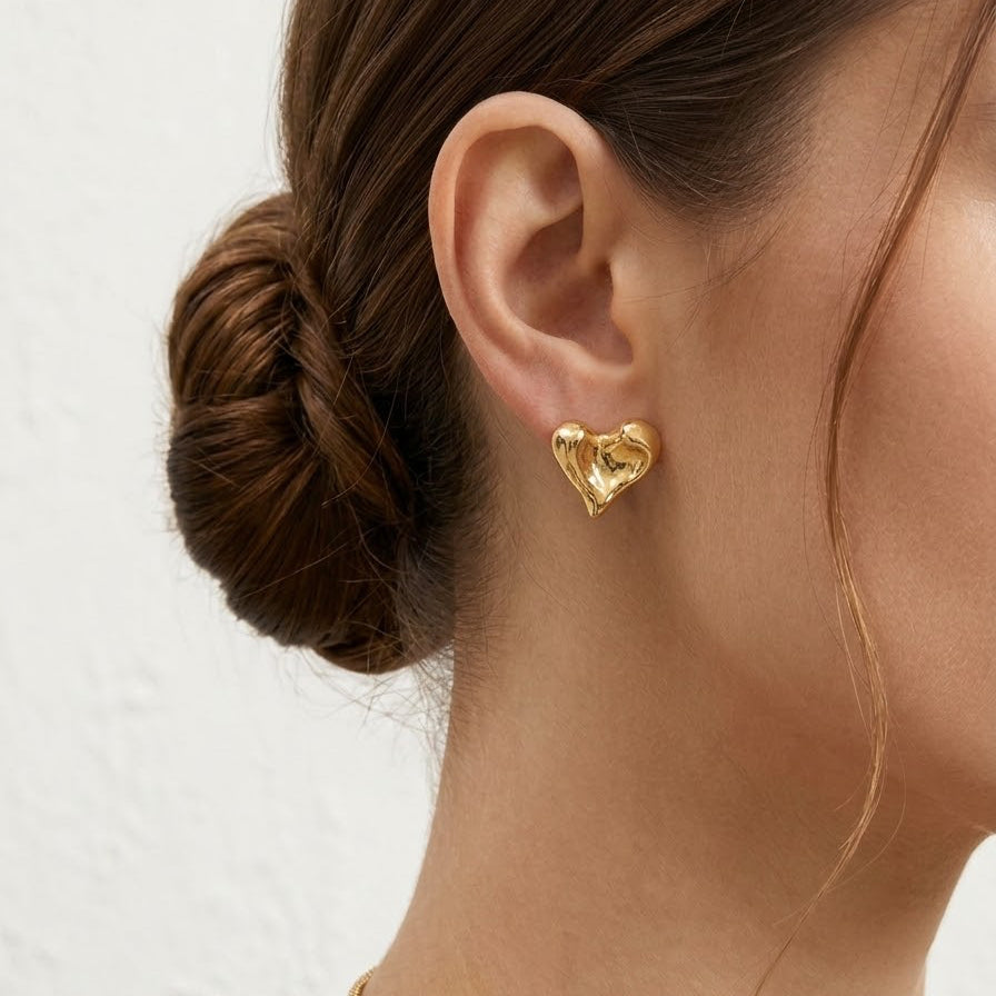 Orecchini cuore martellato brass