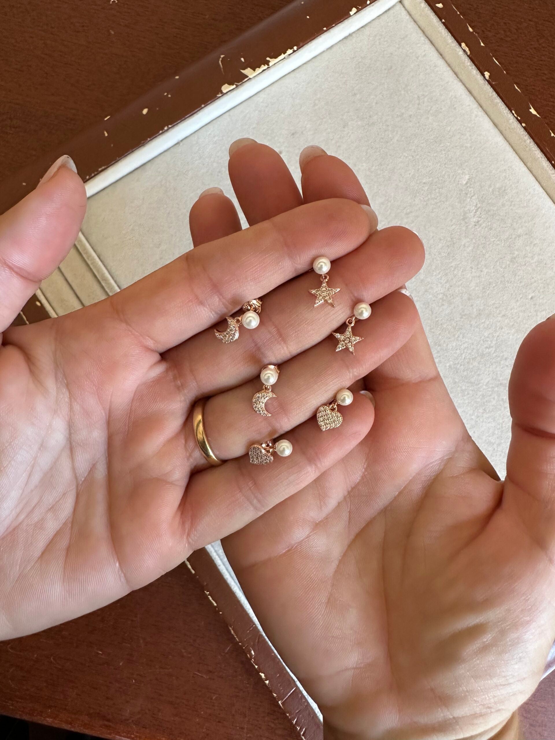 orecchini perlina e stella o cuore o luna pendenti con zirconi