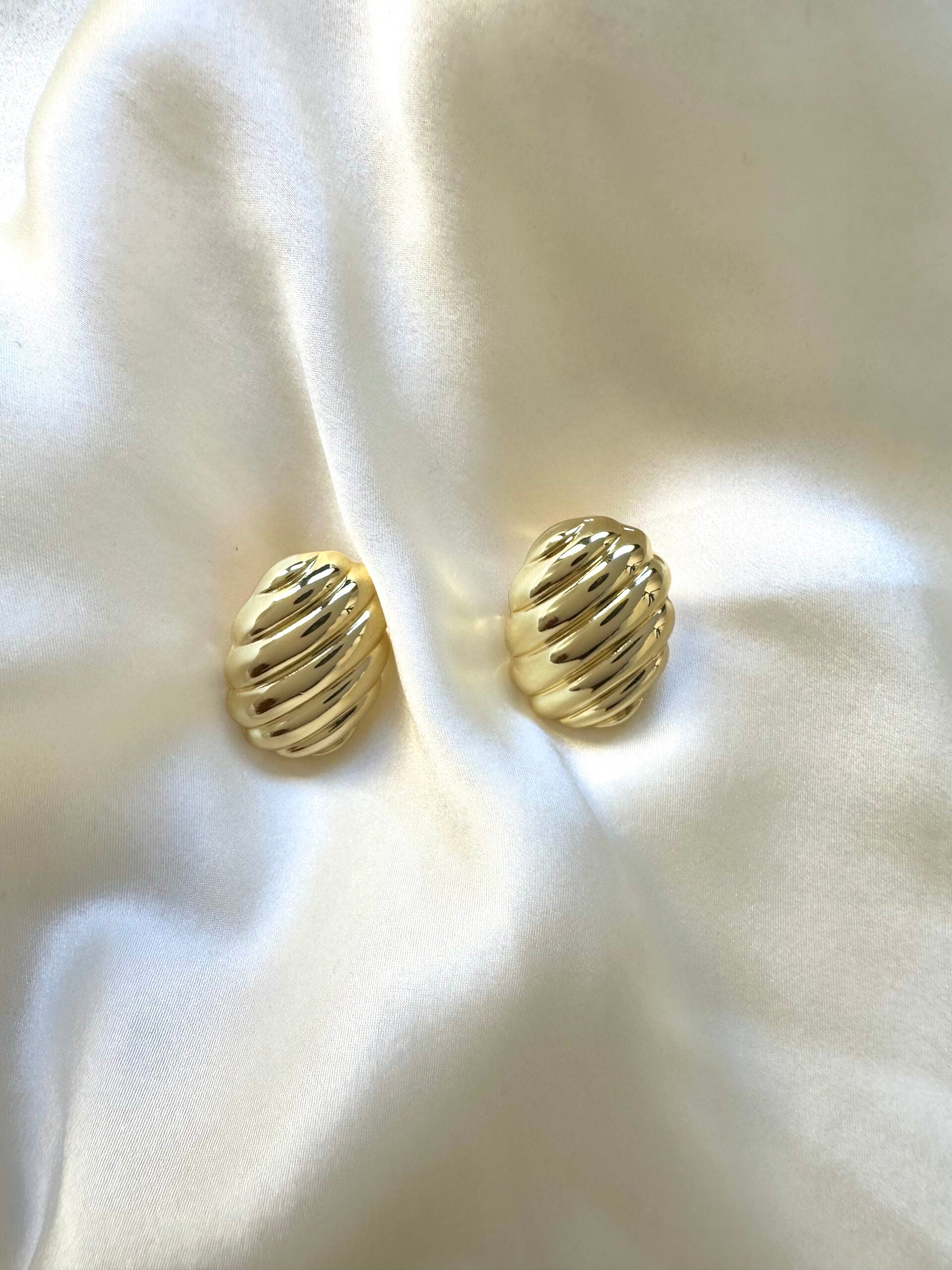 Orecchini toppe rigate brass