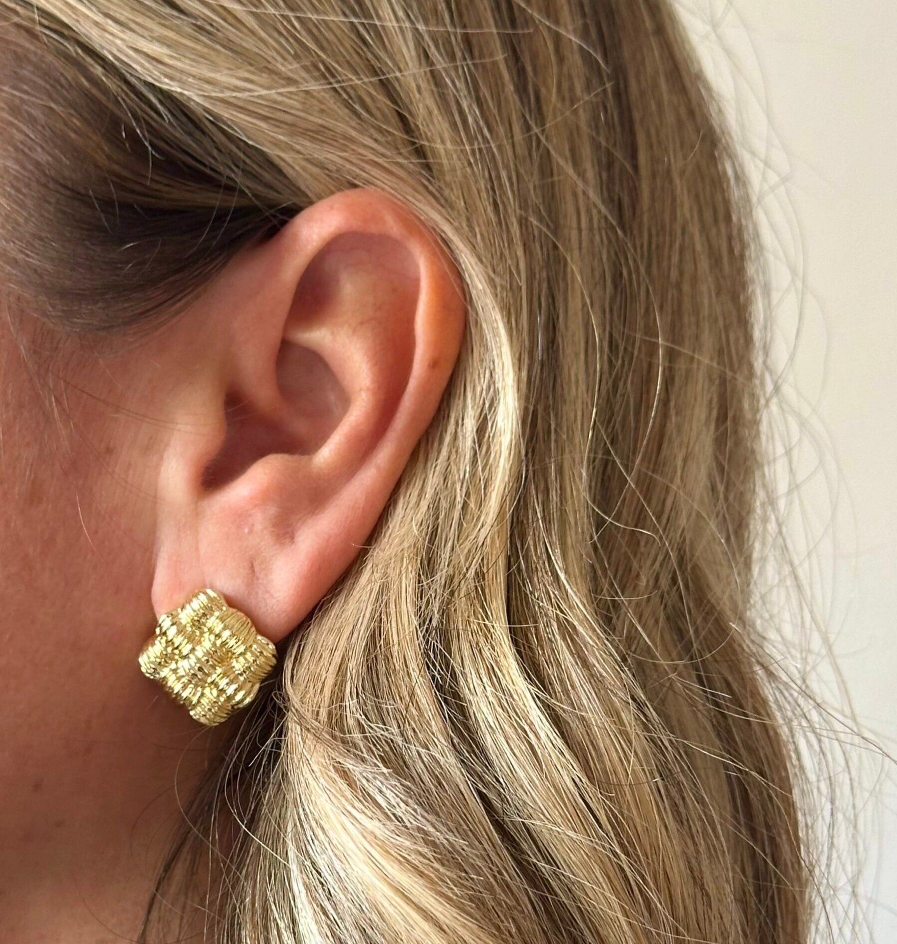 Orecchini toppe intreccio brass