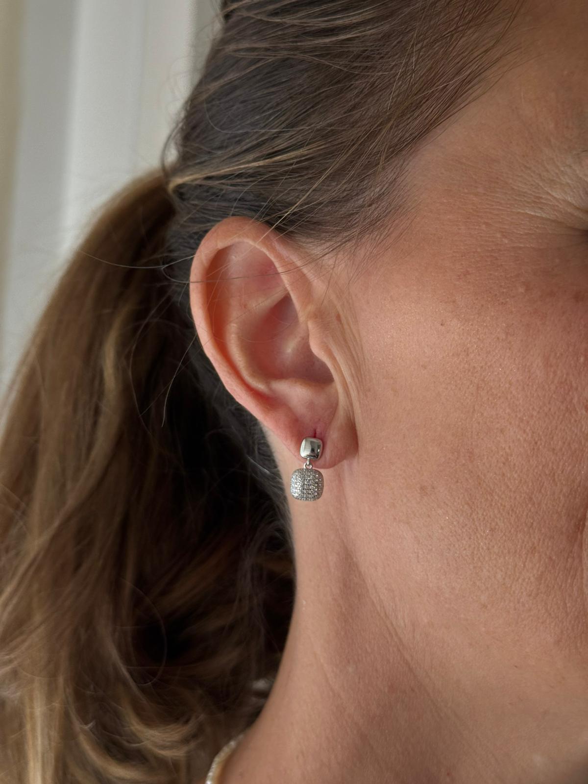 Orecchini mini bottone e pendenti con pavè di zirconi