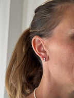 Orecchini a lobo punto luce con gocciolina pendente