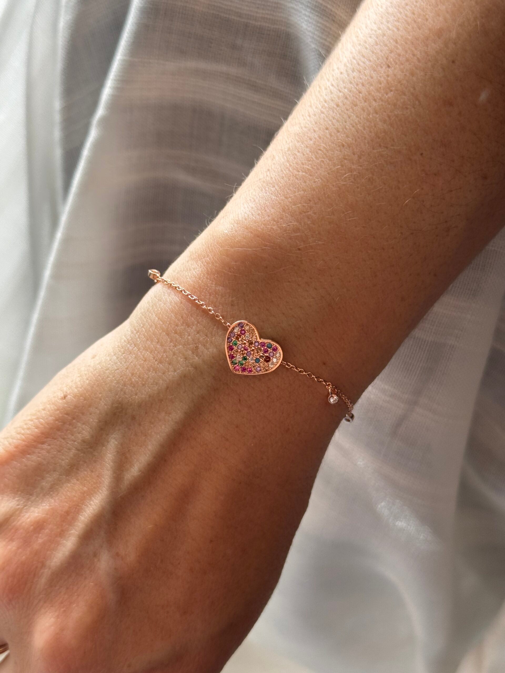 Bracciale con cuore di zirconi multicolore