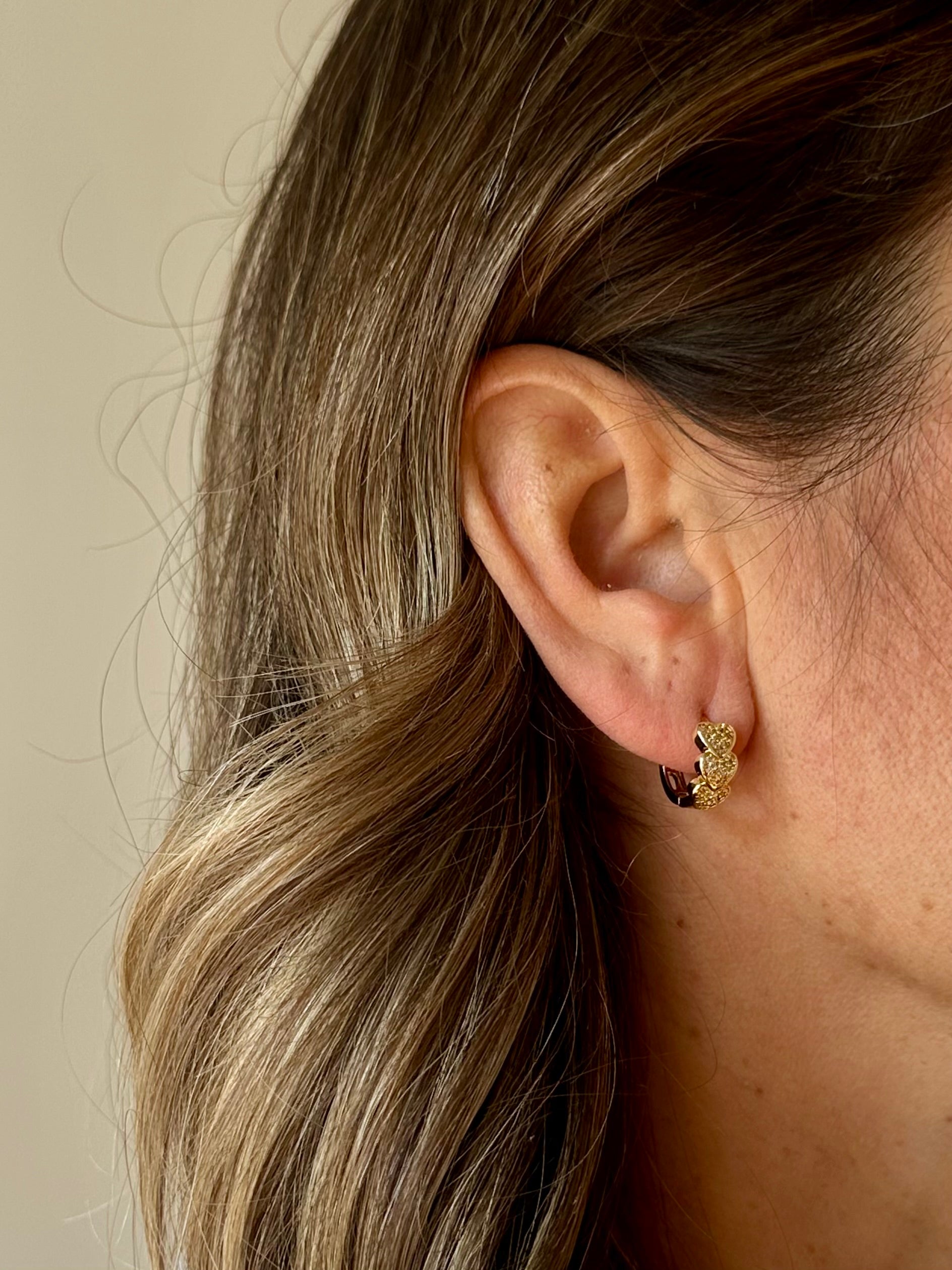 Cerchietti a scatto cuoricini con zirconi brass